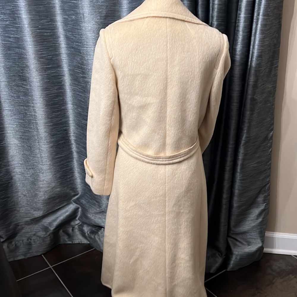 Gorgeous Double Breasted Fully Lined Vanilla Colo… - image 4